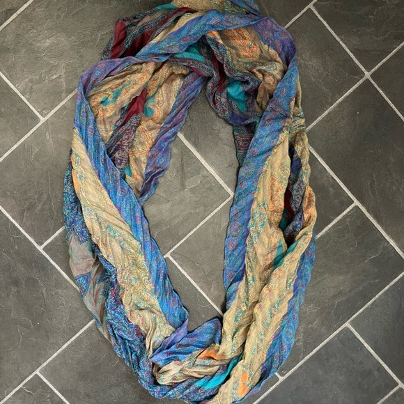 Collection Eighteen patterned circle scarf - Picture 2 of 8